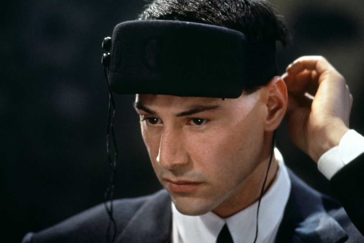 lweioazipgnk_should-i-watch-johnny-mnemonic.jpg
