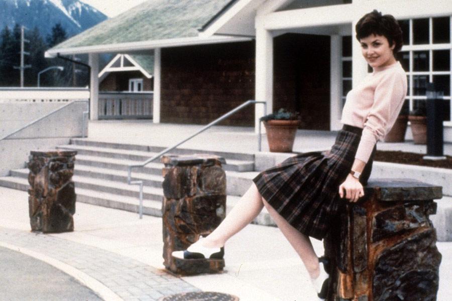 Twin Peaks promo shot audrey horne - Cop