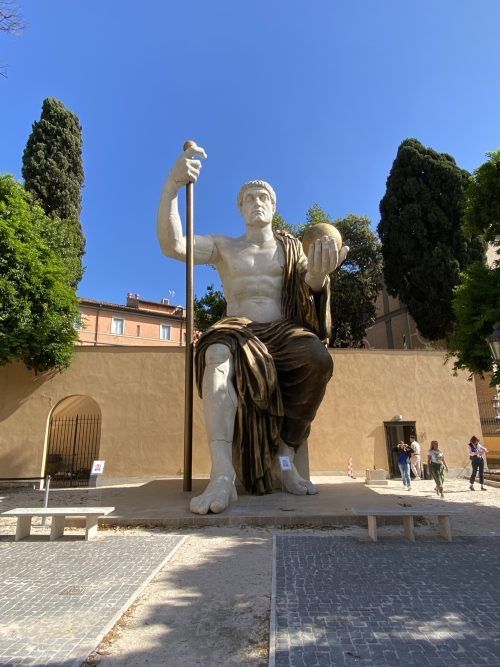 Replica al giardino di Villa Caffarelli 