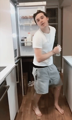 tumblr p4kzcrg9hD1rk1atzo2 400.gifv