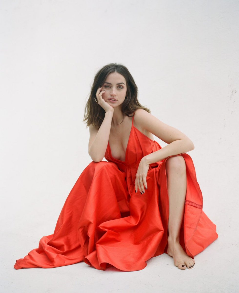 Ana in rosso - Copy