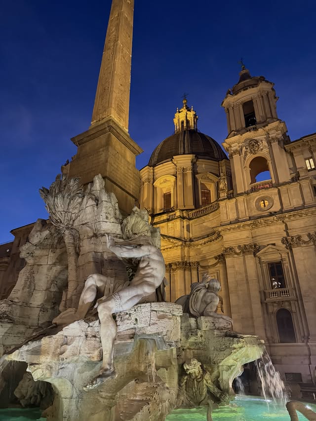 La fontana dei quattro fiumi e la chiesa