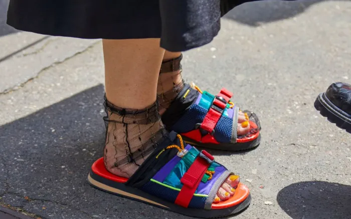 ugly-sandal-trend-summer-2020 10312108bp.webp