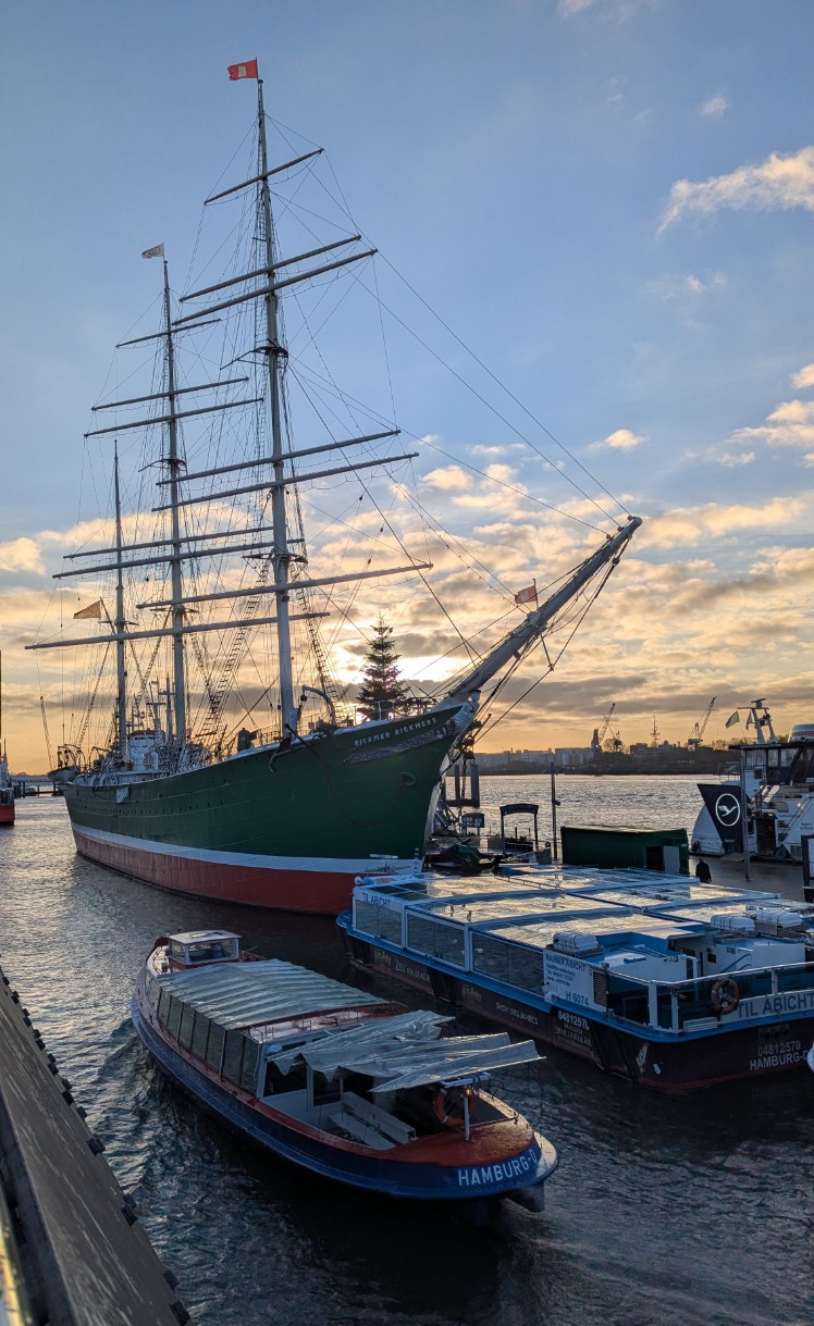 82539238-ad9a-4be9-a5e4-85f955468cbf cop