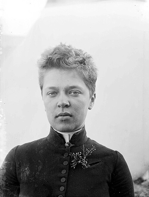 500px-Ellen-Thesleff-1890s