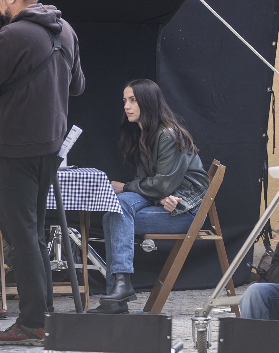 Safe Houses Dreh Ana 2 - Copy