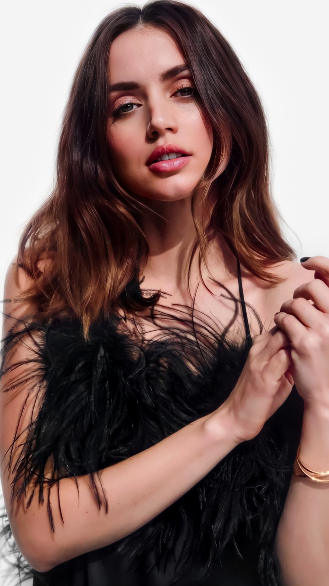 ana-de-armas-1080x1920-17180