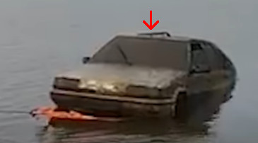 SchwarzesTeilAufDach