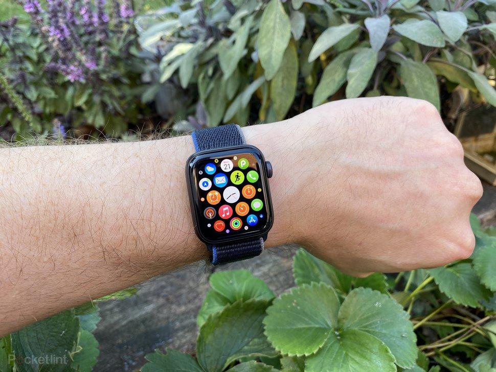 153882-smartwatches-review-apple-watch-s
