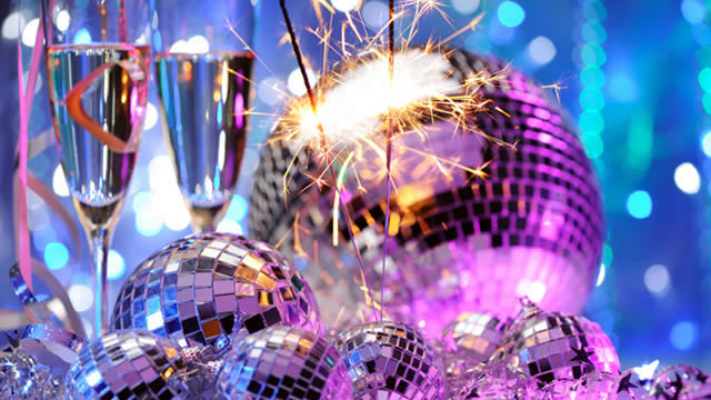 64525-640x360-disco ball champagne 640