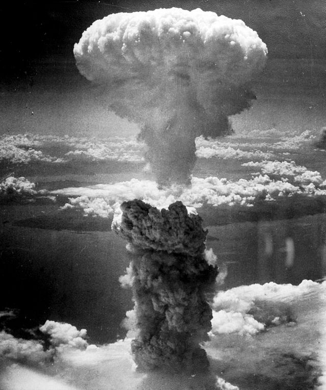 d62d27 640px-Nagasakibomb
