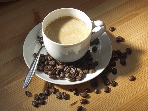 bLrP69 kaffeetasse-mit-kaffeebohnen
