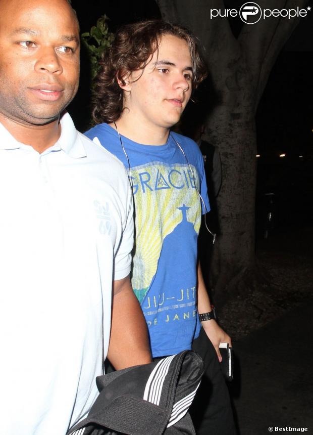 1142913-prince-jackson-dine-avec-sa-peti