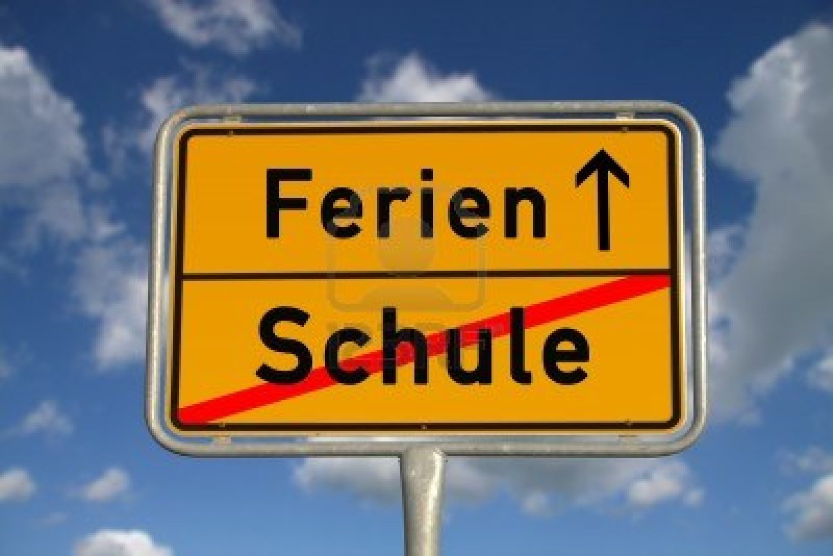 10282456-deutsch-schild-schule-und-ferie