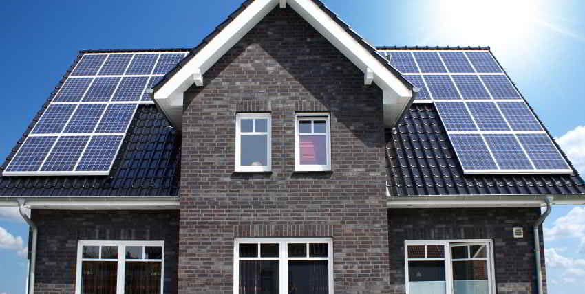 Haus-mit-Solaranlage
