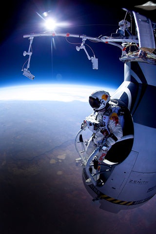 4d5d36 felix-baumgartner-141397241-hoch 