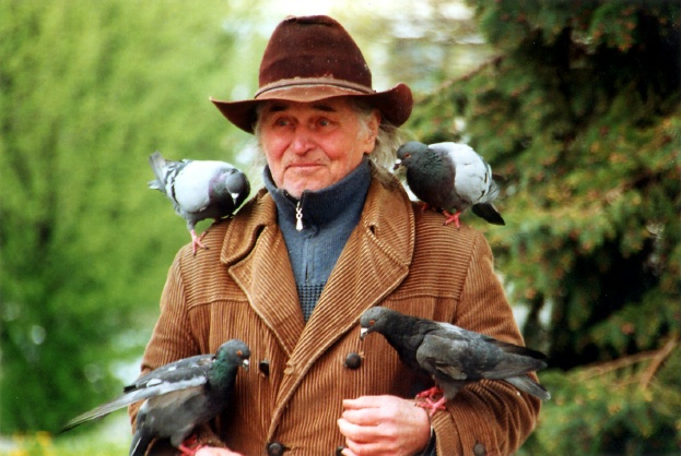 Taube in der Hand-klein