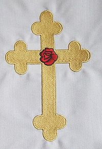 200px-Rose-croix sur nappe autel