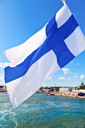 Finnisch-Flagge-vorm-Hafen