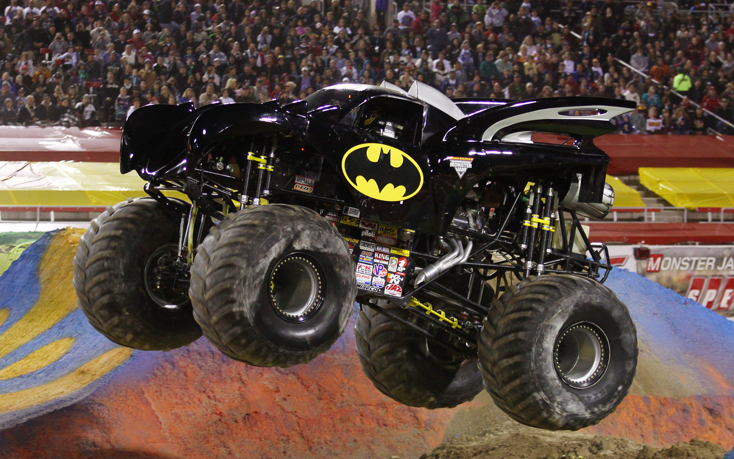 Bilder-Thread monster-trucks-batman-front-view