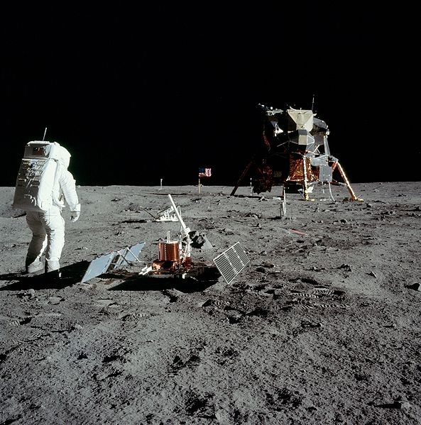 593px-Aldrin with experiment