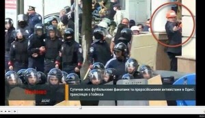 Maidan-3-May-shooter-behind-police-300x1