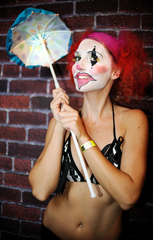 00-Sexy-clown-babes