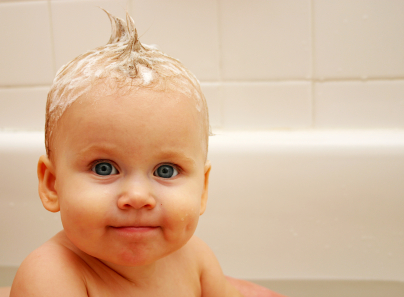 Haare-waschen-Baby