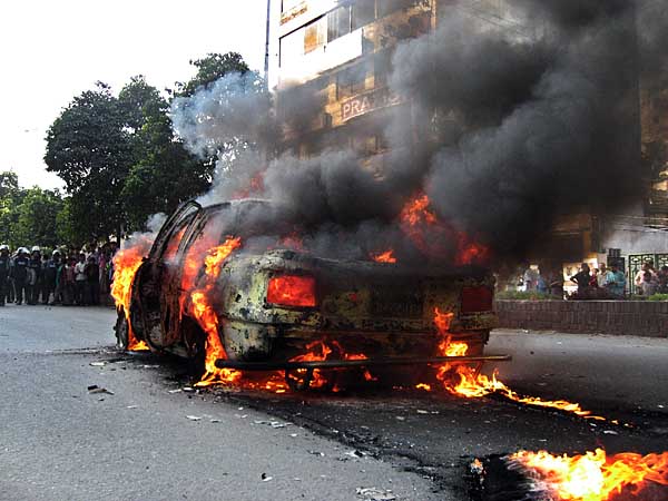 Bilder-Thread burning-car-0326