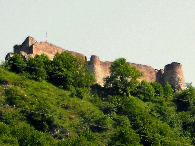 800px-Poienari in Romania castle of Vlad