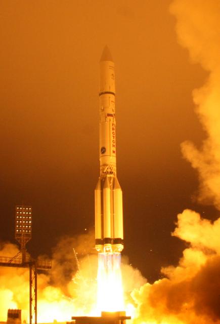 Official-ILS-Proton-Inmarsat-5-F1-Lift-O