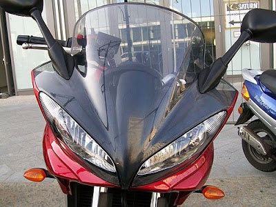 moto mit schlitzaugen