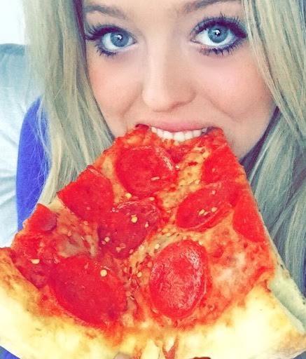 tiffany-trump-eating-pizza