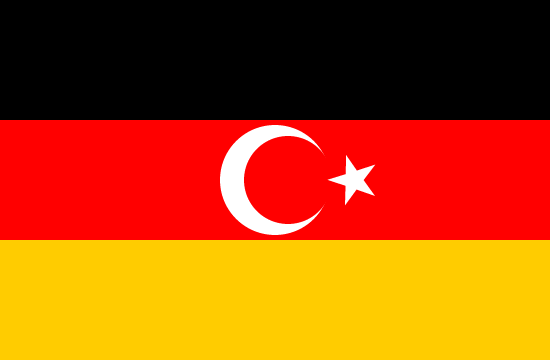 tac1ef2 Deutsch-TC3BCrkische-Fahne