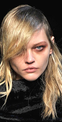 grunge-make-up-heroin-chic-1