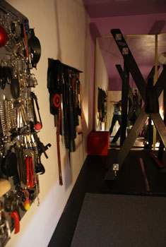 Domina-Elle-Studio-Play-Pro-Dungeon-flog