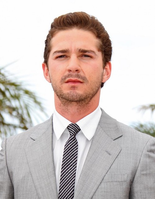 shia labeouf macht lange finger