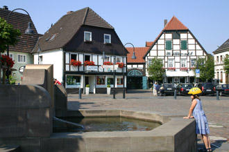 Fachwerkensemble-am-Markt-in-Erwitte fro