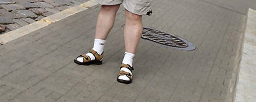 white-socks-in-sandals-03-500x200