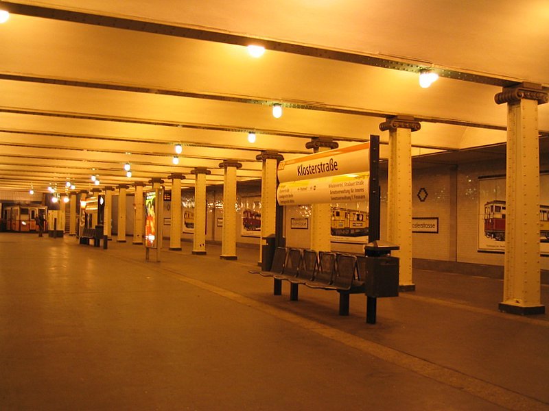 u-bahnhof-klosterstrasse-die-auffallende