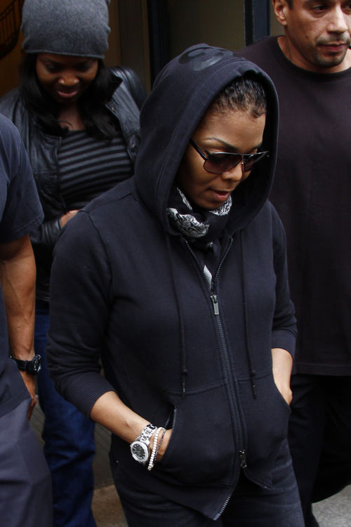 janet-jackson-mit-sonnenbrille-r2