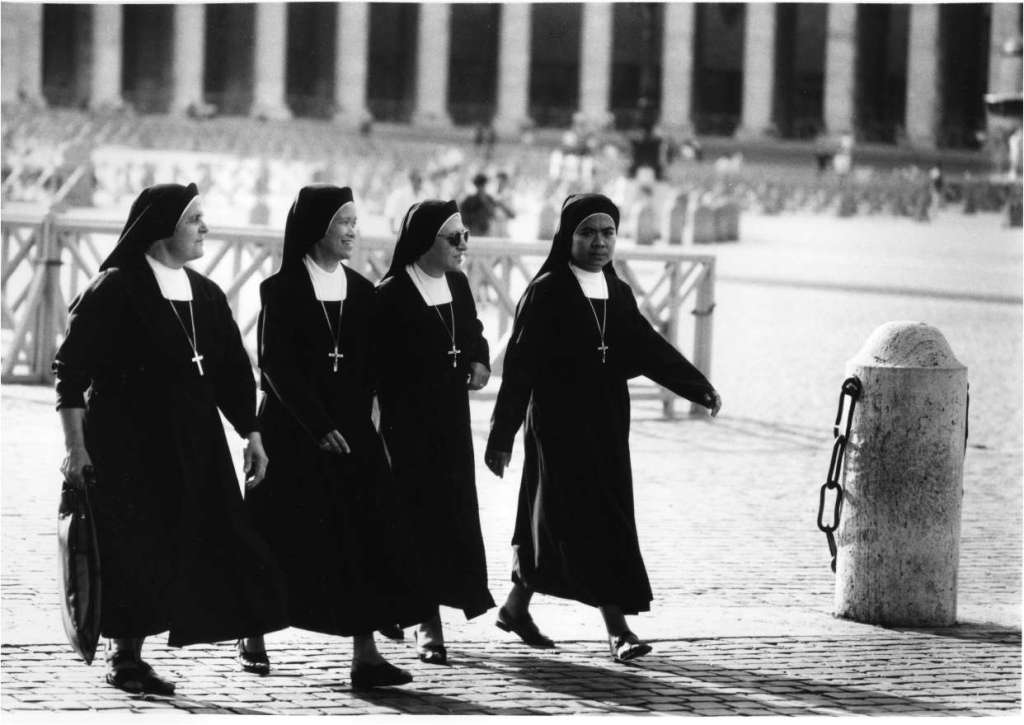 Nonnen am Petersplatz