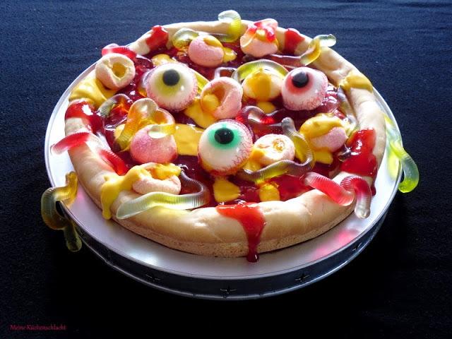 scary-halloween-candy-pizza-L-Tag4ZT