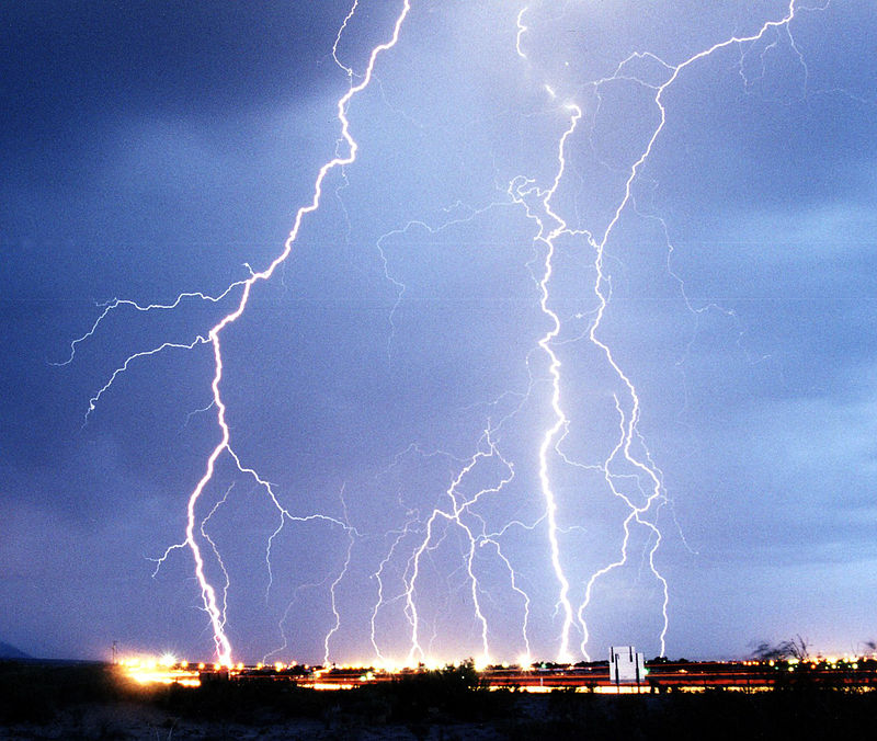 06f819 800px-Lightning3