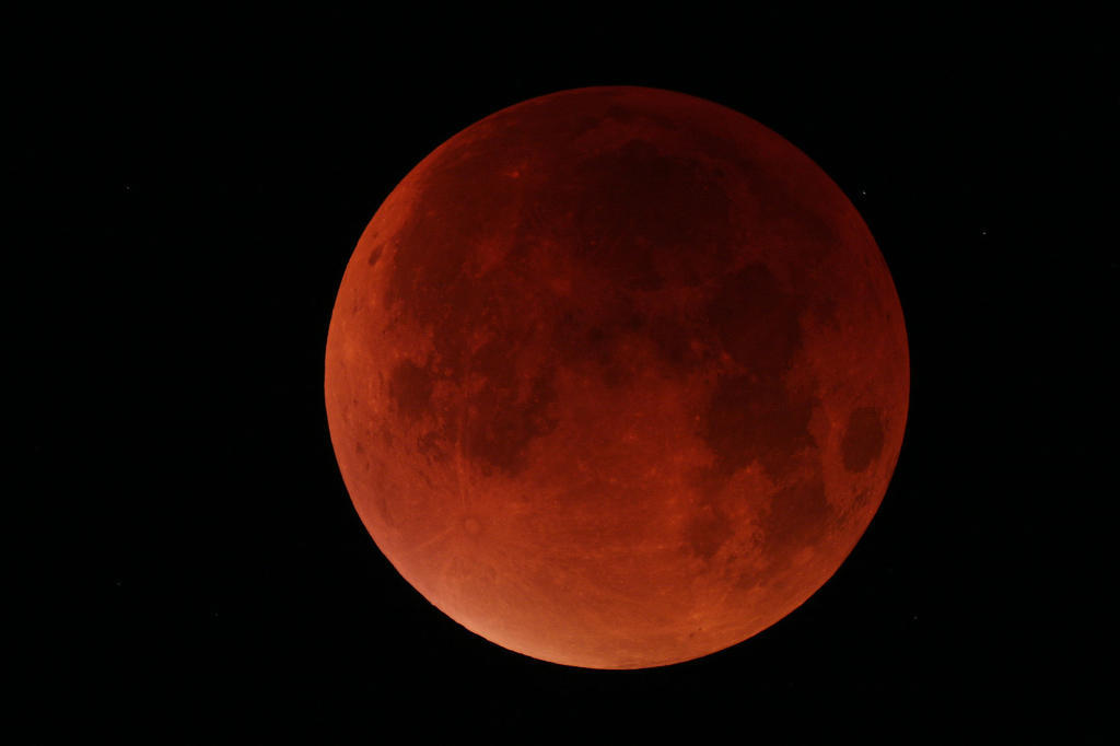 Mond-und-Mars-in-Rot-Zwei-spektakulaere-