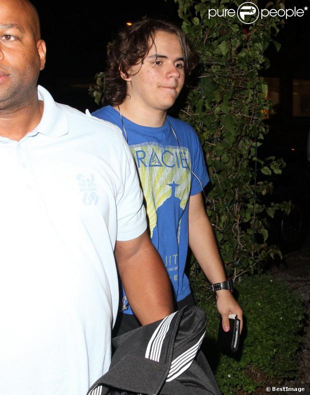 1142910-prince-jackson-dine-avec-sa-peti