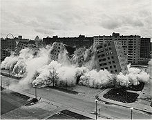 220px-Pruitt-Igoe-collapses