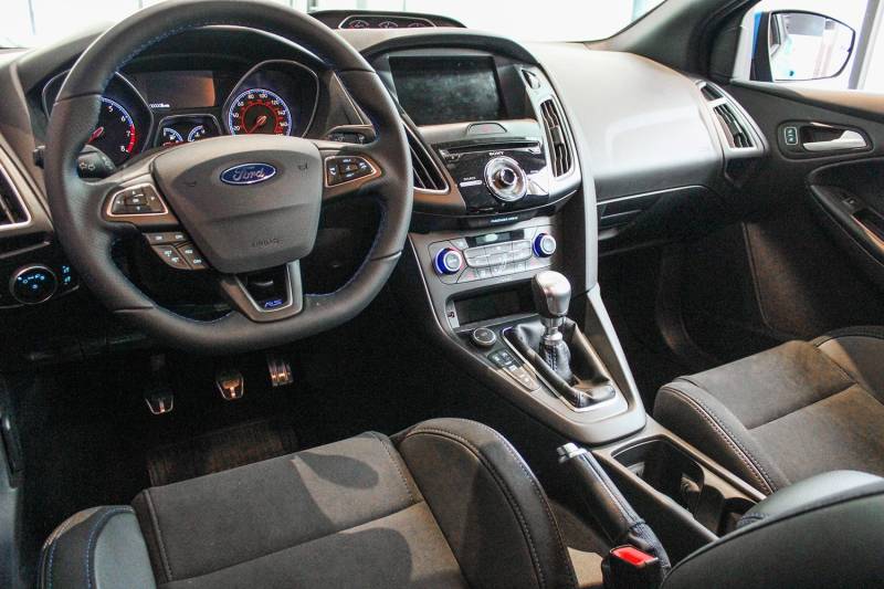 2016-ford-focus-rs-interior-