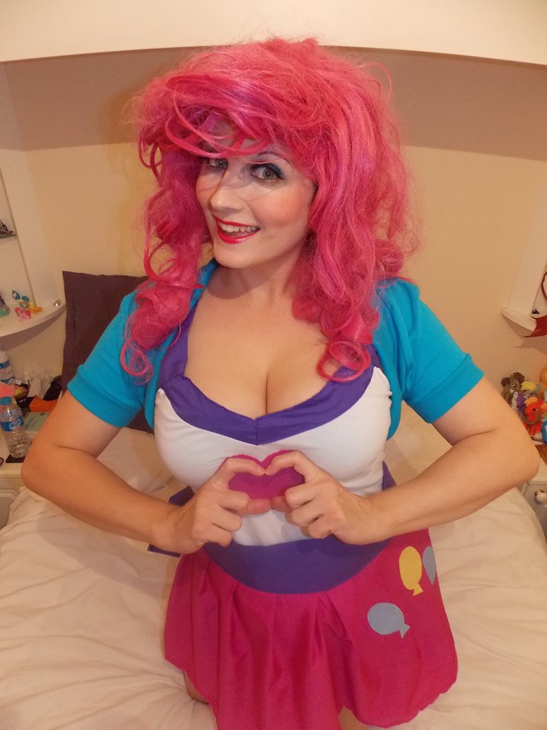 comfy cosplay   pinkie pie  5 by lezlida