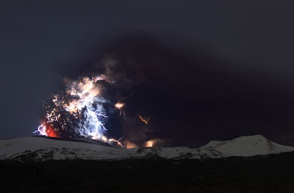 iceland-volcano-lightning-3 19115 600x45